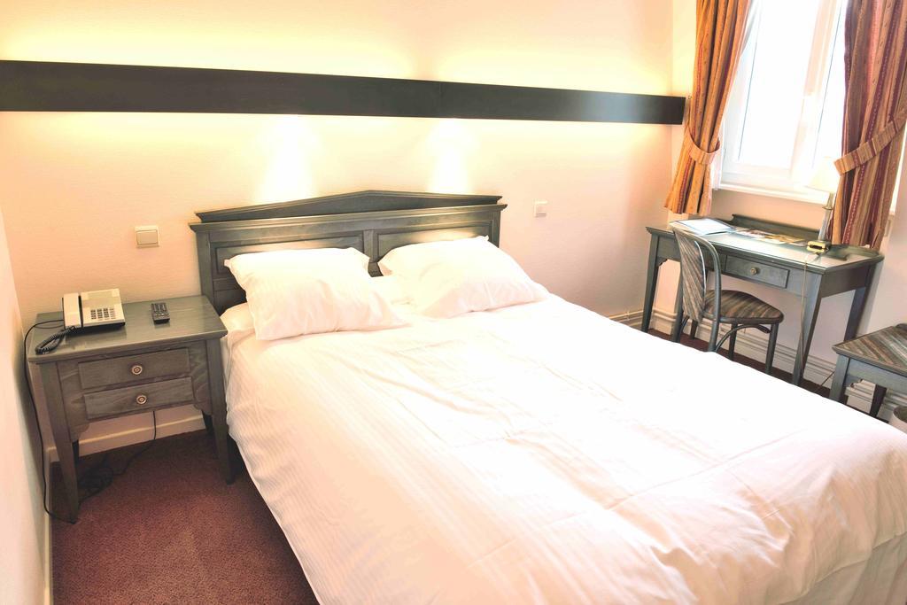 Hotel Saint Louis Bagian luar foto
